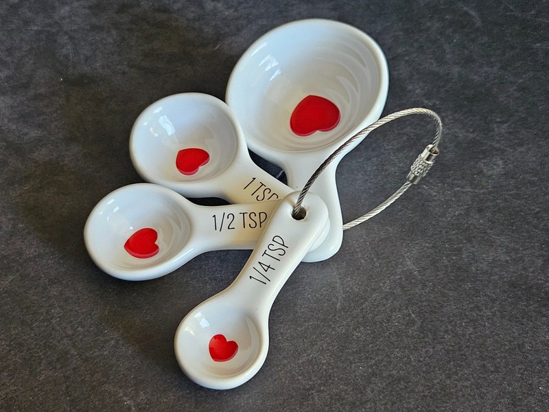 Williams Sonoma Ceramic Heart Measuring Spoon Set
