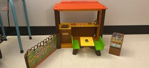 VINTAGE 1982 BARBIE LOVES MCDONALDS PLAY SET #5559 ALMOST COMPLETE