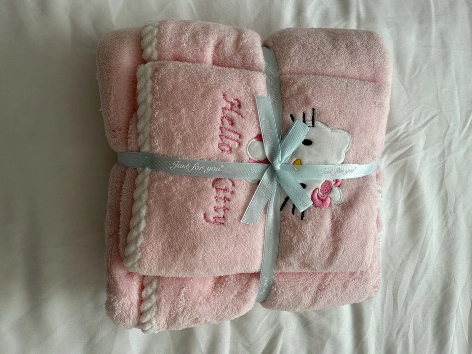 Manta para bebé niña Hello Kitty una grande y otra pequeña rosa nueva en su paquete Foto 4 de 4