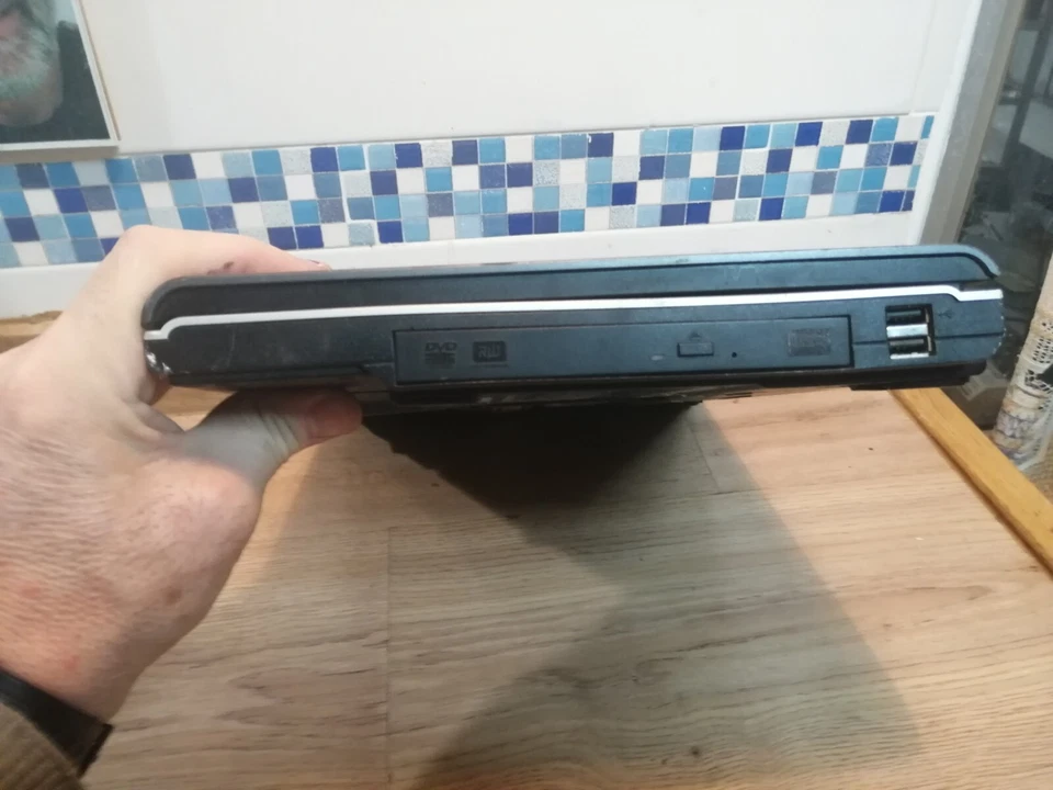 Toshiba M50-137, Enciende Sin Imagen,Averiado Para Piezas,Con Taras Leed Anuncio - Imagen 4 de 4