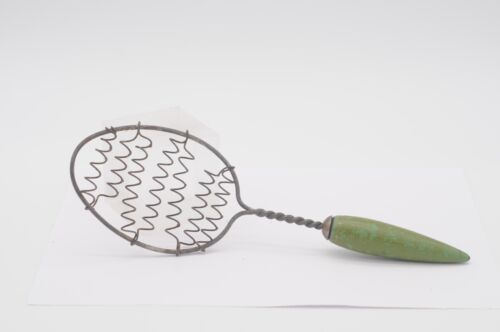 Twisted . Wire Whisk Antique Metal Egg Whip Vintage Turned Green Wood Handle Pri - Picture 1 of 6