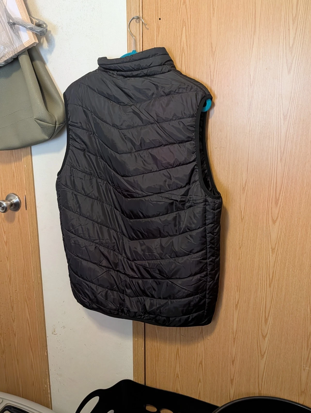 Men's XL Heated Vest - product detail image 2