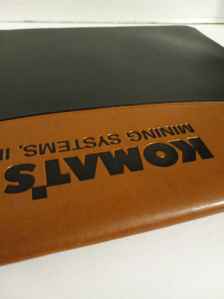 Komatsu Sistemas de Minería Portafolio Folio Organizador Publicidad Coleccionable Foto 2 de 4