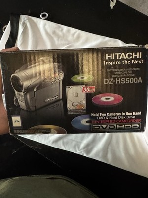 Hitachi DZ-HS500A 30GB DVD/HDD Camcorder 30x Zoom 2.7'' LCD SD USB Bundle