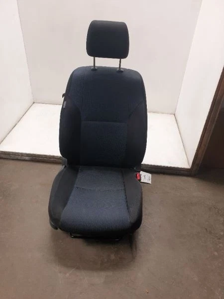 06-09 SCION TC PASSENGER 侧前灰色 FC14 布桶座椅组件 — 第 2/4 张图片