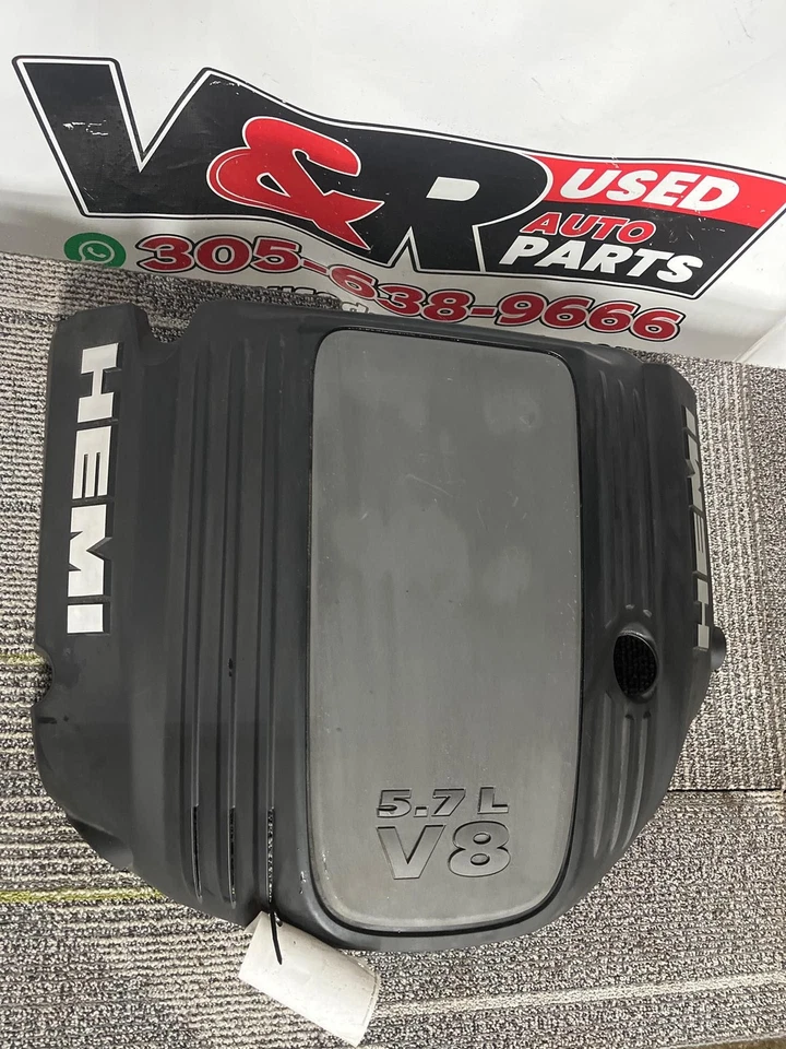 ✅ Dodge Charger 2015 5,7 L V8 cubierta del motor insignia V8 OEM Foto 2 de 4