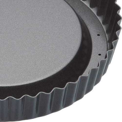 Masterclass Non-Stick Raised Fluted Sponge Flan Tin with Loose Base, 20 Cm (8") - Picture 4 of 8