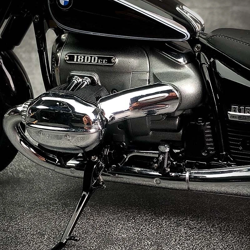 BMW Miniature 1/10 Scale Motorcycle Motor Bike Model R18