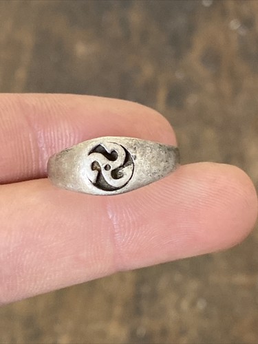 Belle bague Art déco. Alliance Art déco en argent sterling