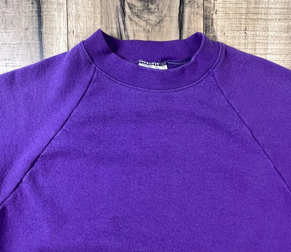 Sudadera Raglán Fruit Of The Loom Vintage Años 90 Hecha en EE. UU. Cuello Redondo Morado. Foto 3 de 4