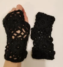 Bebe Women's Black Fingerless Crochet Gloves