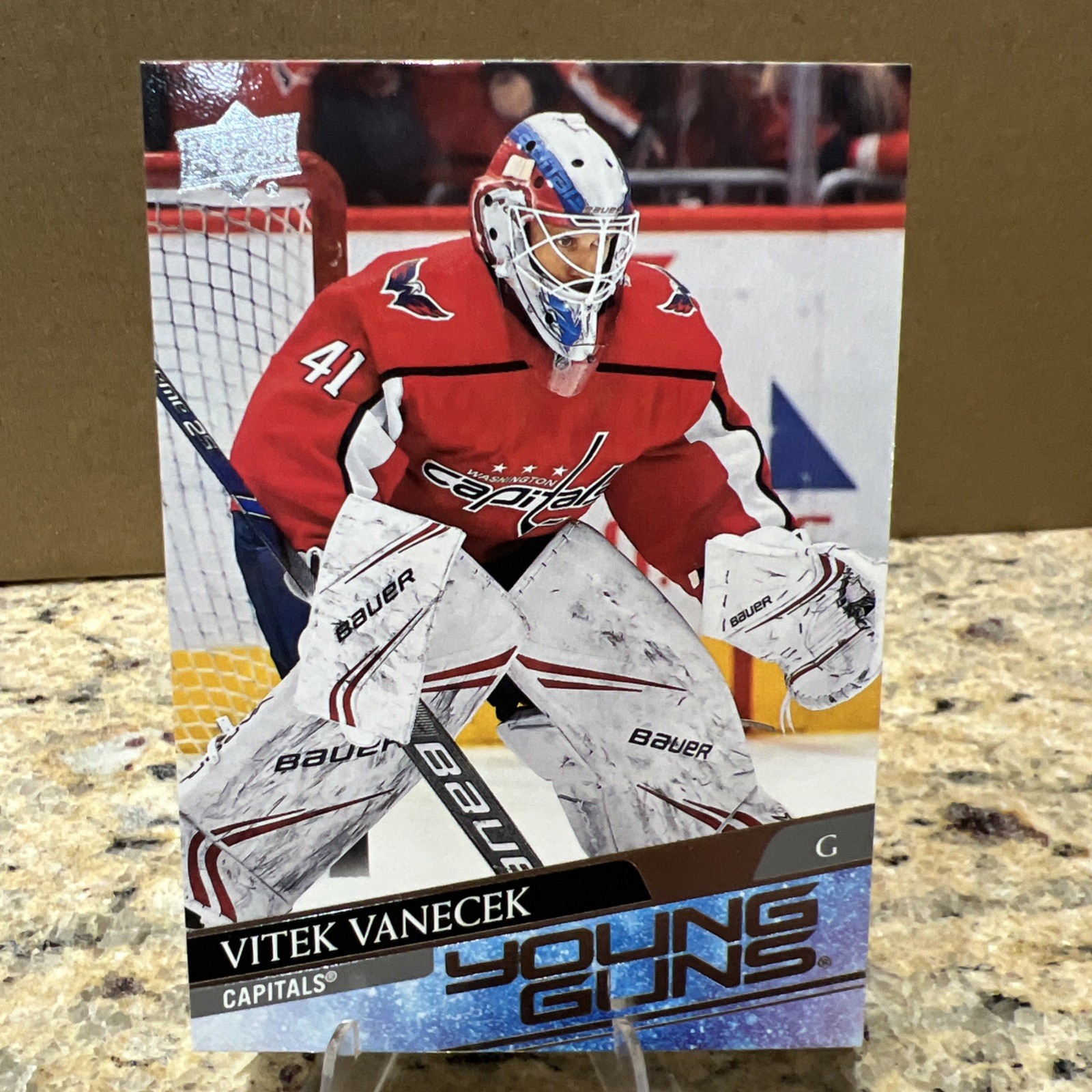 2020-21 Upper Deck - Young Guns Vitek Vanecek #211 (RC) Washington Capitals