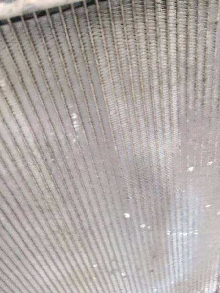 1999-2004 GMC SIERRA 1500 PICKUP 4.3L Radiator 52486601 - Image 2 of 4