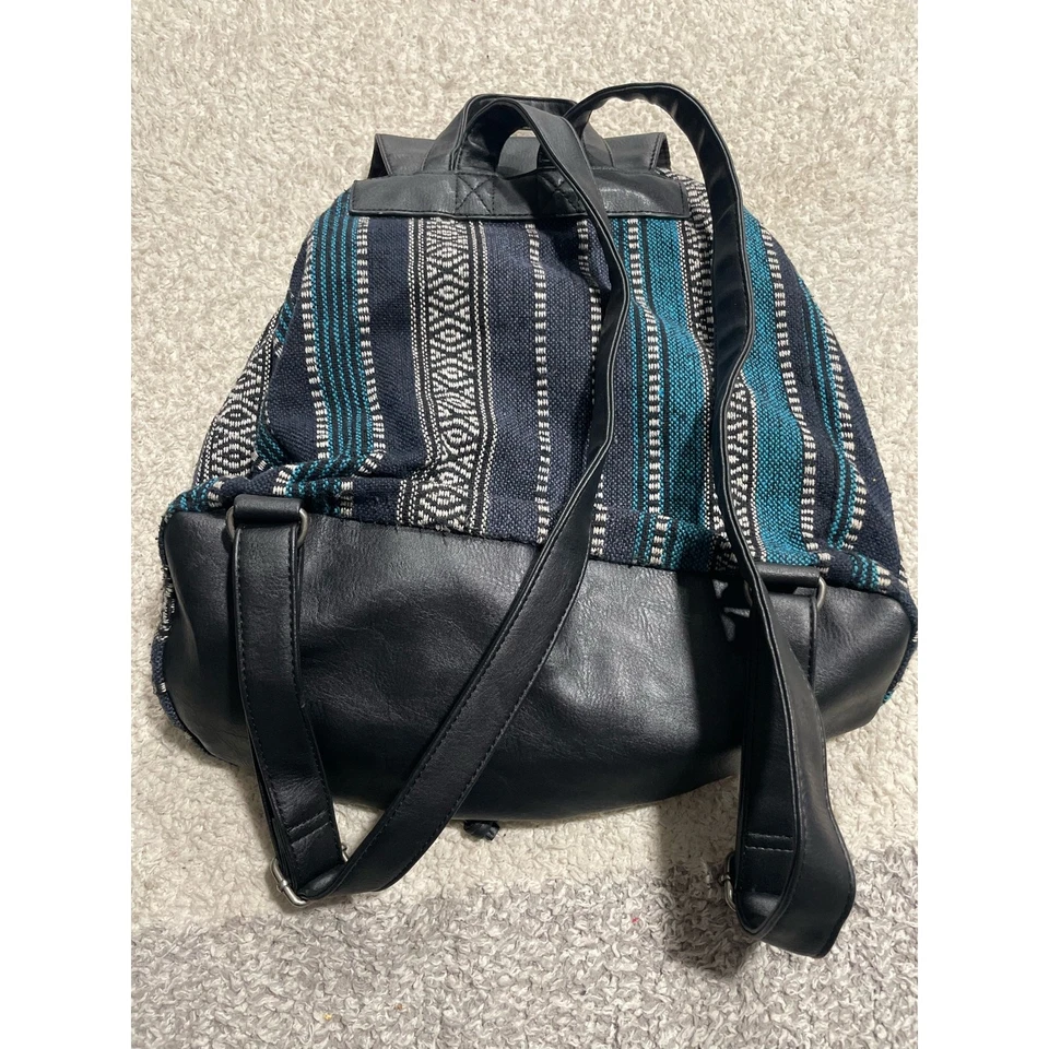Mochila Forever 21 para mujer talla OS imitación cuero tejido estilo azteca azul boho Foto 4 de 4