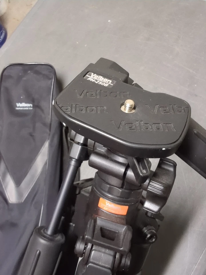 Velbon EL Carmagne 530 Carbon Fiber Tripod with PH-250B 3-Way Panhead W/ Case - Image 4 of 4