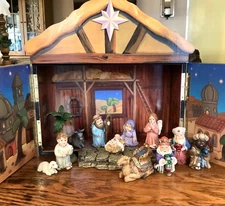 VTG Creche Nativity Wood Manger Case w/ Backdrop 12 Piece Christmas NEW PRICE