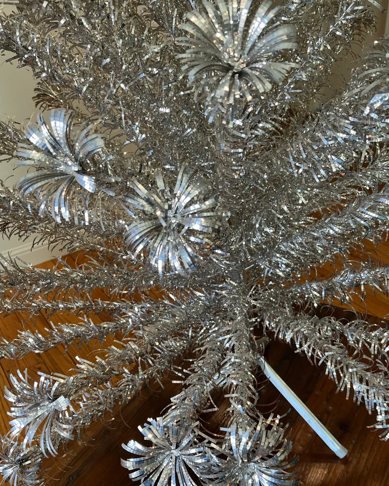 Vtg. Evergleam Aluminum Pom Pom Fountain Christmas Tree 6’ 94 Branches In OG Box - Image 3 of 4