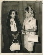 1964 Stampa Foto Senora Enriqueta Artze de Ibanez e sua figlia alla Messa.