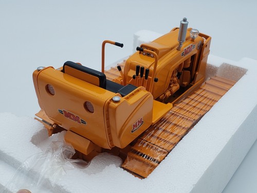 Minneapolis-Moline 2 Star Crawler Dozer By SpecCast 1/16 Scale - Picture 6 of 11