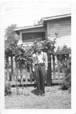 BLACK AND WHITE PHOTOGRAPH Original STUMBLED UPON SNAPSHOT 52 50 Q