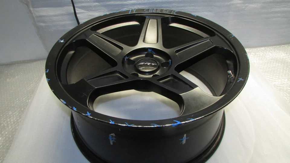 CARGADOR DODGE CHALLENGER HELLCAT DEMON SRT RT/CADA UNO 20X9 NEGRO PARA RUEDA Foto 2 de 4