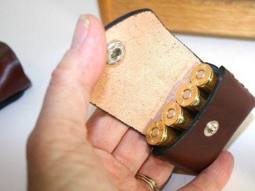 45LC Ammo holder Bond Arms, leather, for 4 x 45 shells, Derringer, pocket carry - Picture 5 of 7