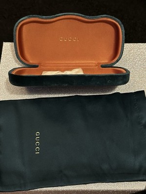 Gucci Green Velvet Velour Hard Clamshell Eyeglasses Case  display picture 3