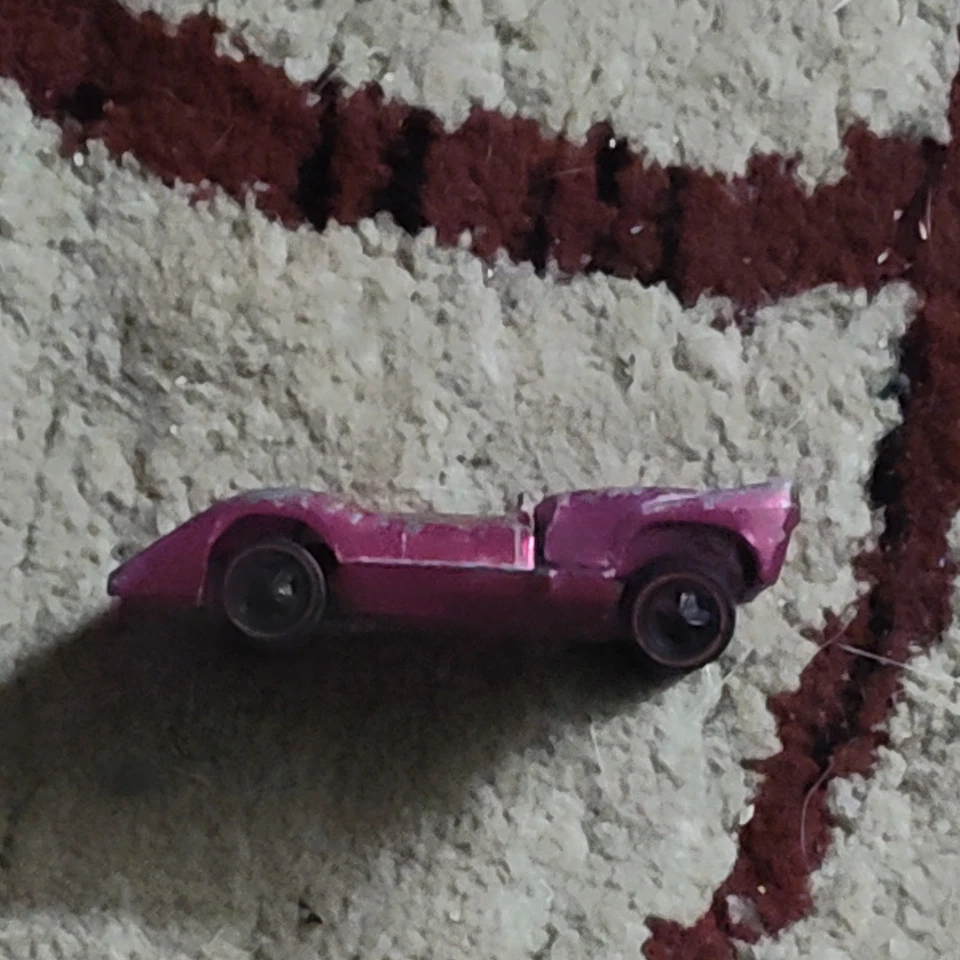 Hot Wheels Redline McLaren M6A rosa 1969 Foto 4 de 4