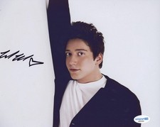 Milo Manheim "Z-O-M-B-I-E-S" AUTOGRAPH Signed Zombies 8x10 Photo ACOA