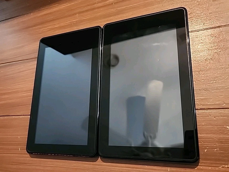 Amazon Kindle Fire 1st Generation Tablet 8GB 7" D01400 Repair X 2 - Image 2 of 3