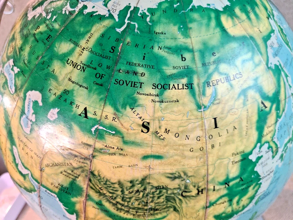 Globo de relieve ilustrado vintage Nystrom 16" para aula de Hillsborough Co., FL Foto 4 de 4