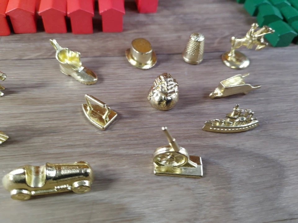 Monopoly Deluxe Edition 1998 Replacement Pieces Wooden Houses & Hotels & Tokens - Image 3 of 4