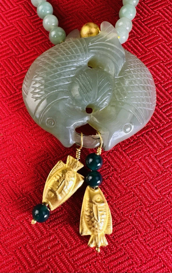 Collar de cuentas de aventurina de jade verde chino de colección colgante de peces tallados tono dorado Foto 4 de 4