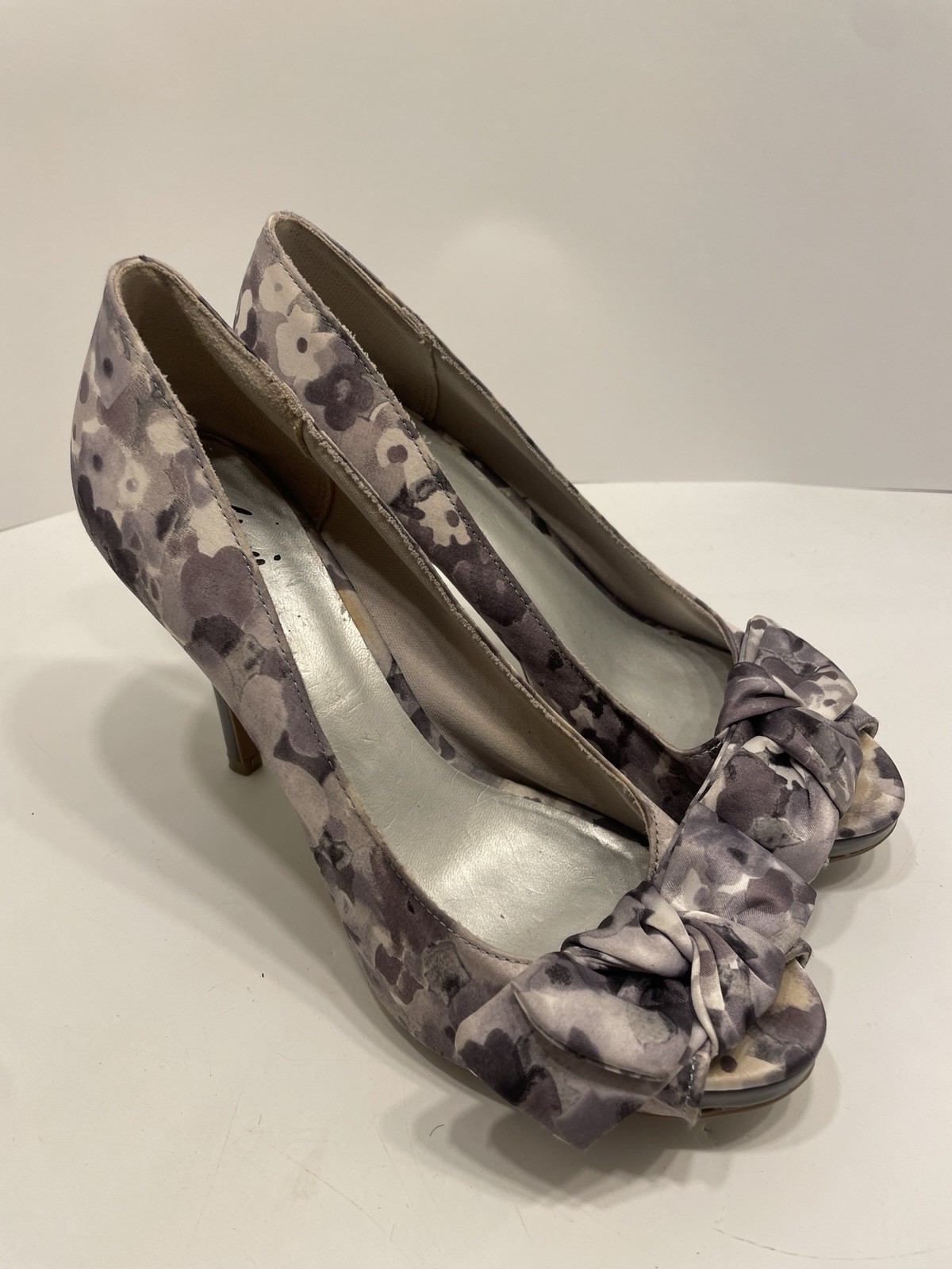 Fioni Floral Satin Fabric Stiletto Heels Bows Peep Toe Classic Sexy Pumps Sz 8.5