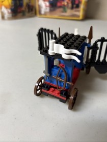 LEGO 6042 Castle Dungeon Hunters Set Complete with instructions & box 1990