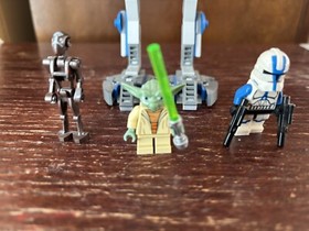 Lego Star Wars. Set# 75002. Incomplete. W/ 3 Mini Figures. Yoda, Clone Trooper +