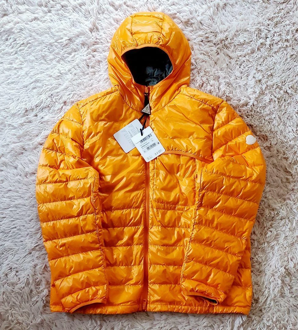 MONCLER DIVEDRO Puffer Down Jacket Hooded Men s size 7 Orange solid Mint W1986