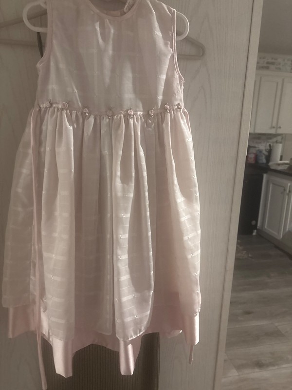 a gorgeous, pink  girl dress for sizes 6-7