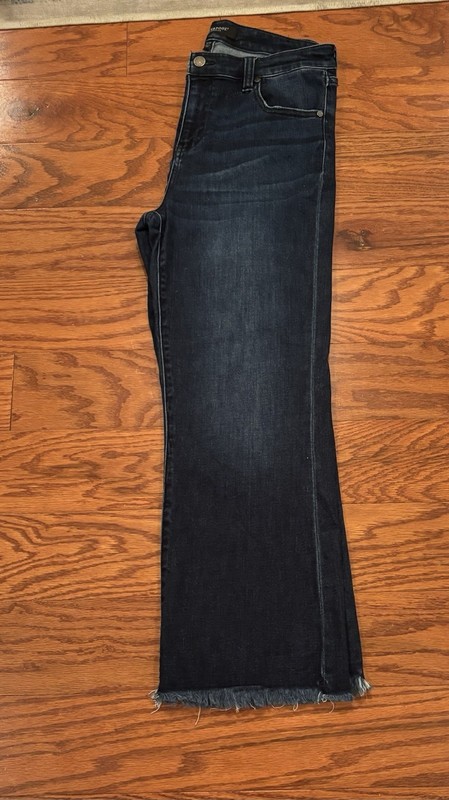 Liverpool Women's Hannah Crop Flare Jeans W Frayed Edges Sz. 10 VEUC