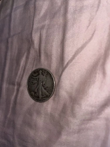 1943 P WALKING LIBERTY HALF DOLLAR 90% SILVER nicely toned! Very good condition!