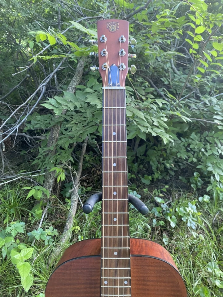 Guitarra Resonadora Americana Dobro Hound Dog Deluxe Cuello Redondo con HSC Foto 2 de 4