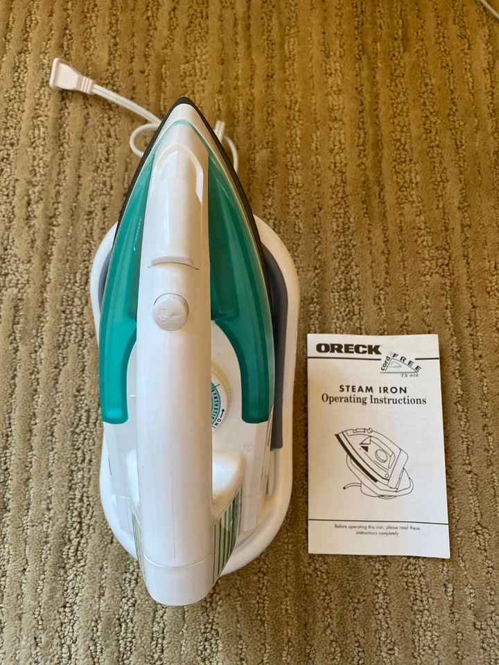Plancha de vapor inalámbrica Oreck TX850 con base de alimentación giratoria | Plancha de velocidad - Apenas usada Foto 2 de 4