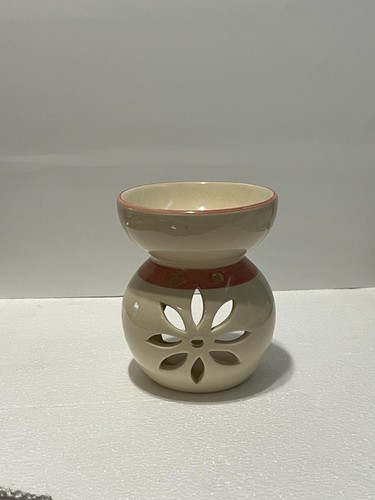Ceramic Love Design/ Tealight Candle Holder Fragrance Oil Warmer/Diffuser - Picture 2 of 4