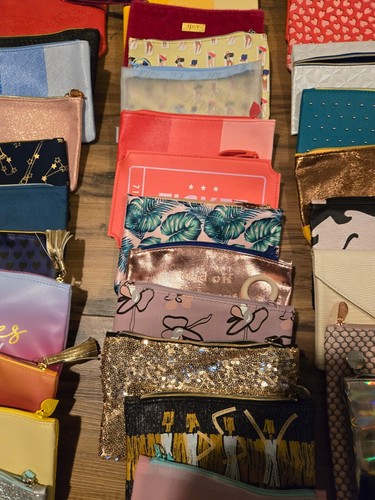 Unbelievable Lot of 45 Ipsy Makeup Cosmetic Bags New Assortment travel vintage - Picture 8 of 8