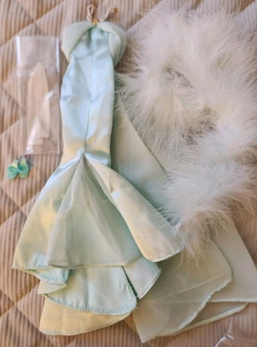 Vintage Barbie Midge "Barbie Collectibles" Aqua Blue Evening Gown & Accessories