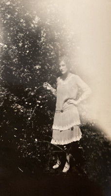 1930s Young Woman Fashionable Dress Posing Hand on Hips Original Photo P11k25