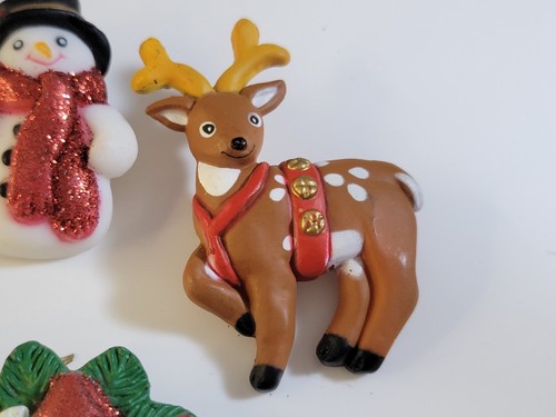 Vintage Plastic Pins Signed Fun World Easter Unlimited Lot Santa Reindeer Dove - Picture 5 of 14