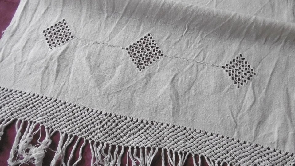 Immense serviette ou essuie mains BRODéE et AJOURéE à FRANGES - Photo 3/4