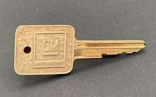 GM General Motors Mark Of Excellence Knock Out Key Tie Clip Gold Tone VINTAGE