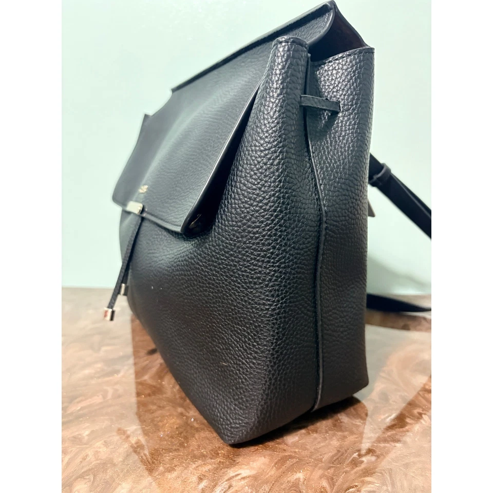 Bolso Guess Varsity Pop con mango superior negro V3207 Foto 4 de 4